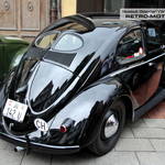 Black VW Split Oval JU142U